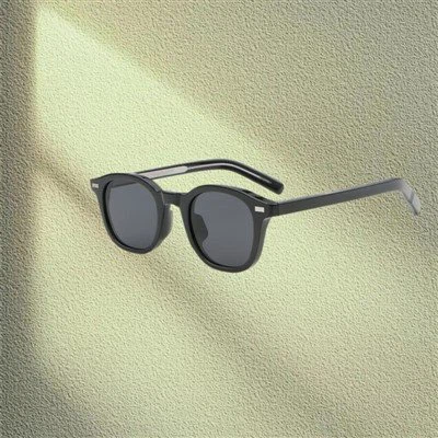 Küçük Yüzler İçin Büyük Güneş Gözlüğü